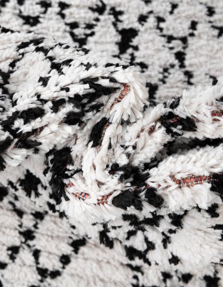 Detail image of 2' 2 x 6' Morocco Runner Rug