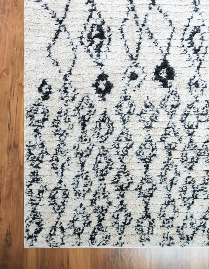 Detail image of 2' 7 x 10' Morocco Runner Rug
