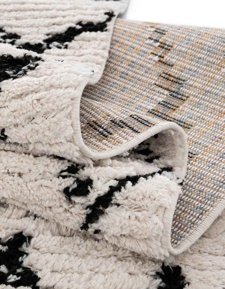 Detail image of 2' 2 x 6' Morocco Runner Rug