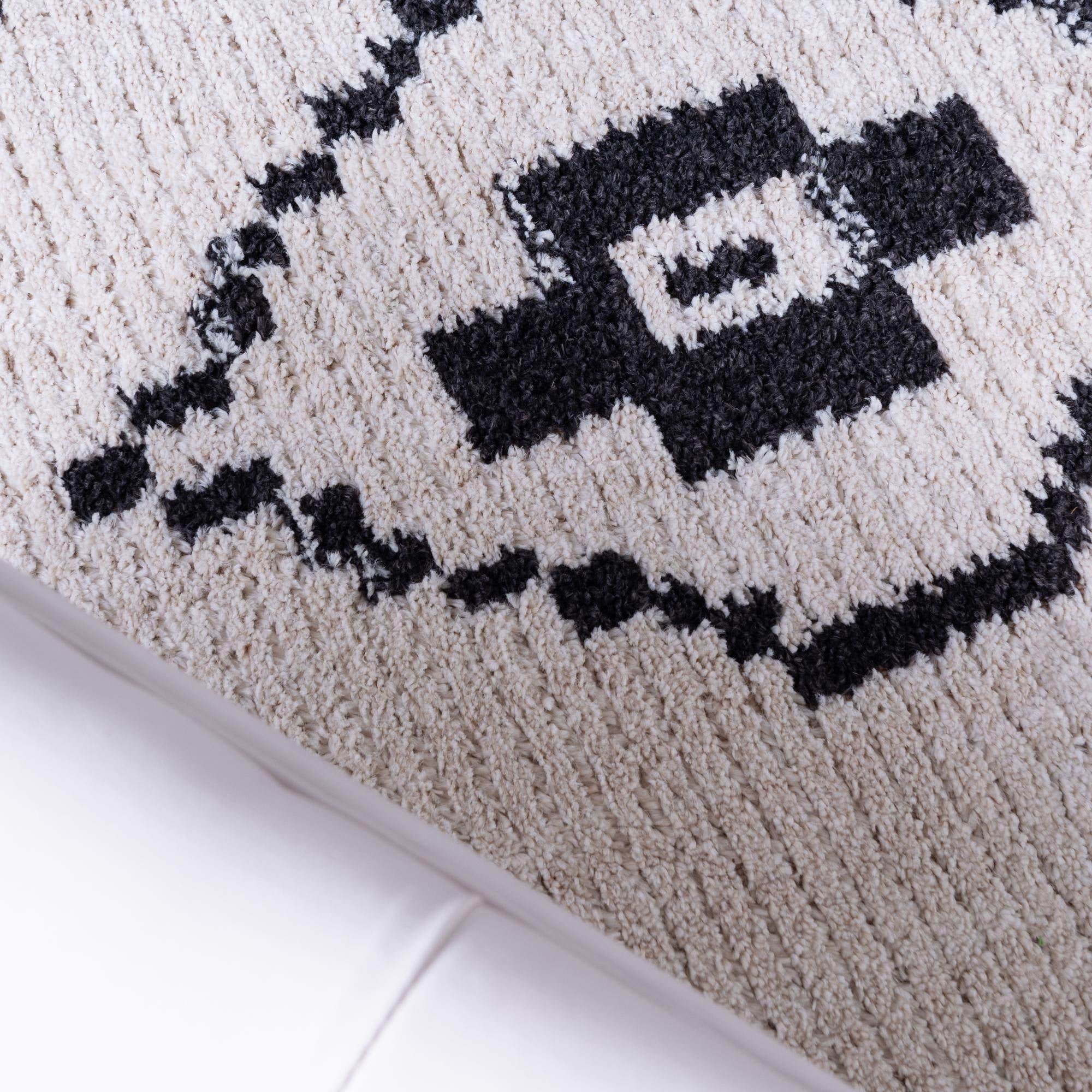2' 7 x 10' Morocco Runner Rug