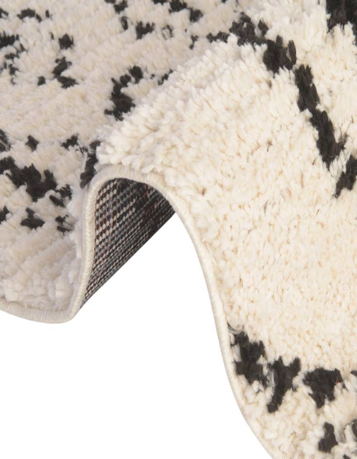 Detail image of 2' 2 x 6' Morocco Runner Rug