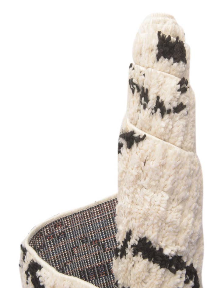 Detail image of 2' 2 x 6' Morocco Runner Rug