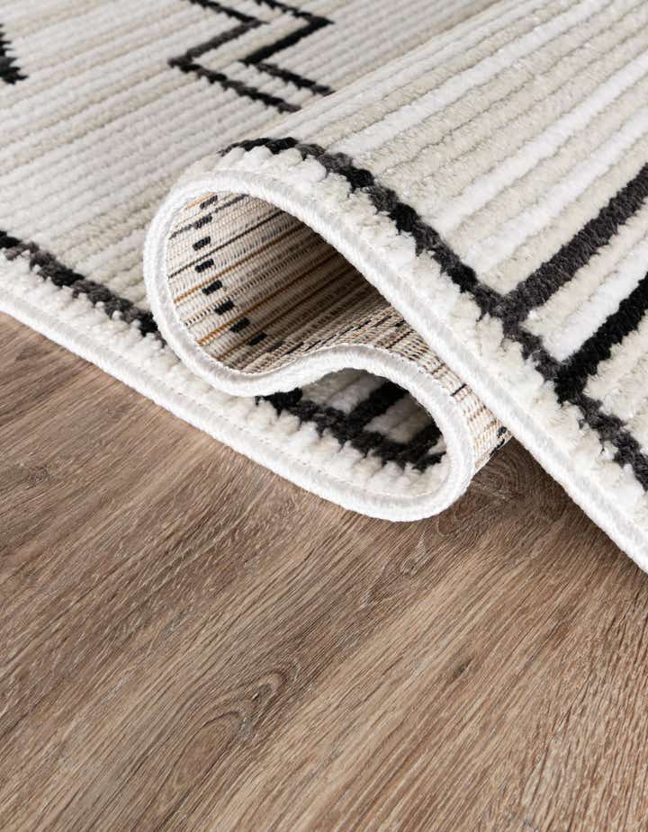 2' 7 x 10' Odyssey Runner Rug