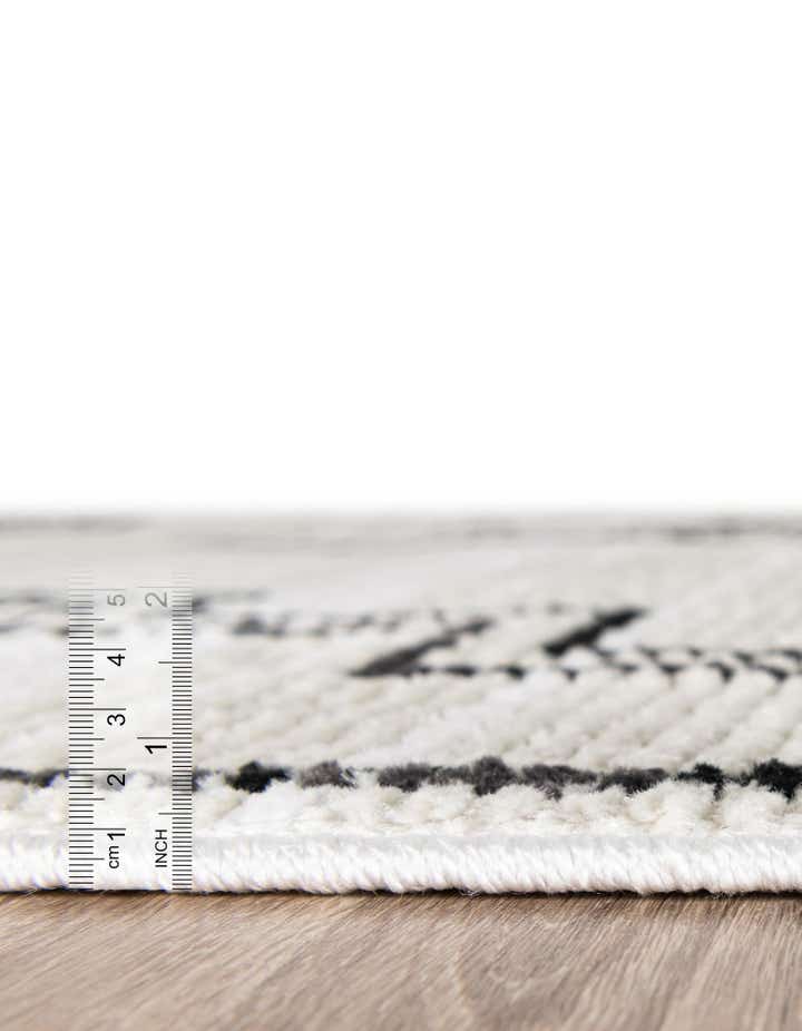 2' 7 x 10' Odyssey Runner Rug