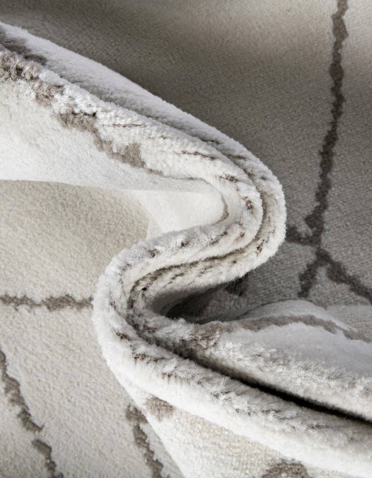 Detail image of 2' 7 x 12' Oslo Runner Rug