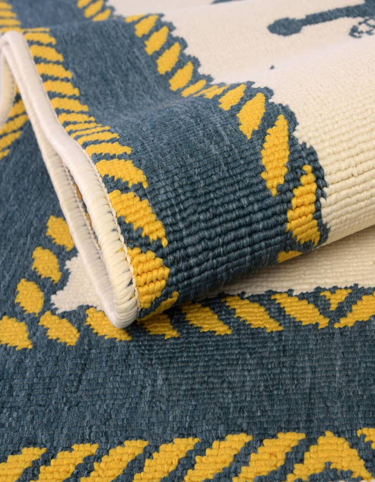 Detail image of 2' x 6'  Washable Coastal Indoor / Outdoor Runner Rug