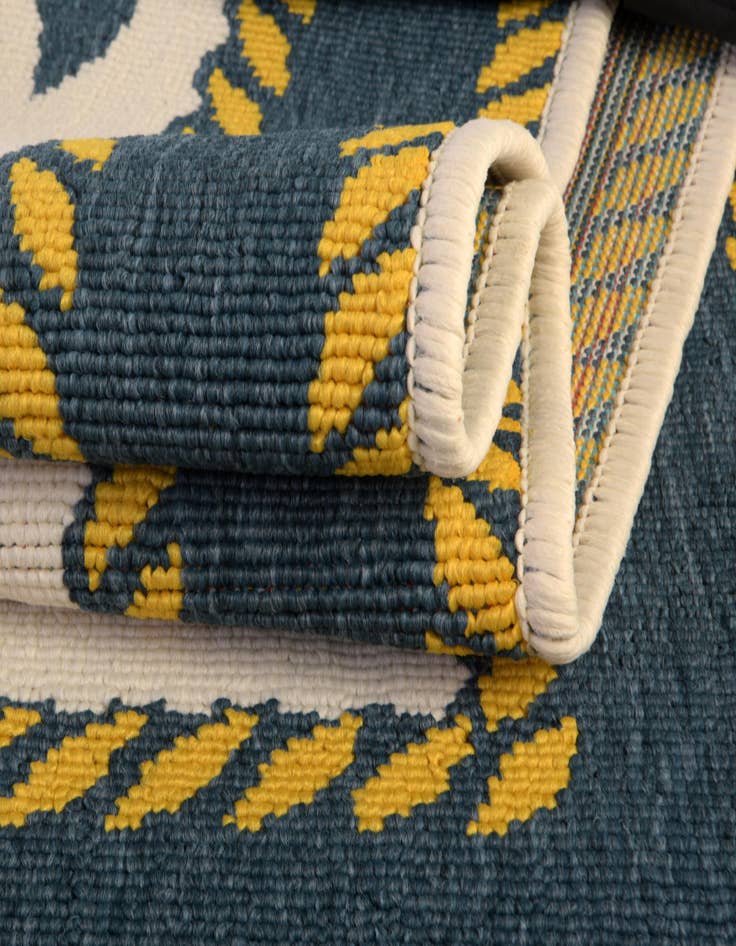 Detail image of 2' x 6'  Washable Coastal Indoor / Outdoor Runner Rug