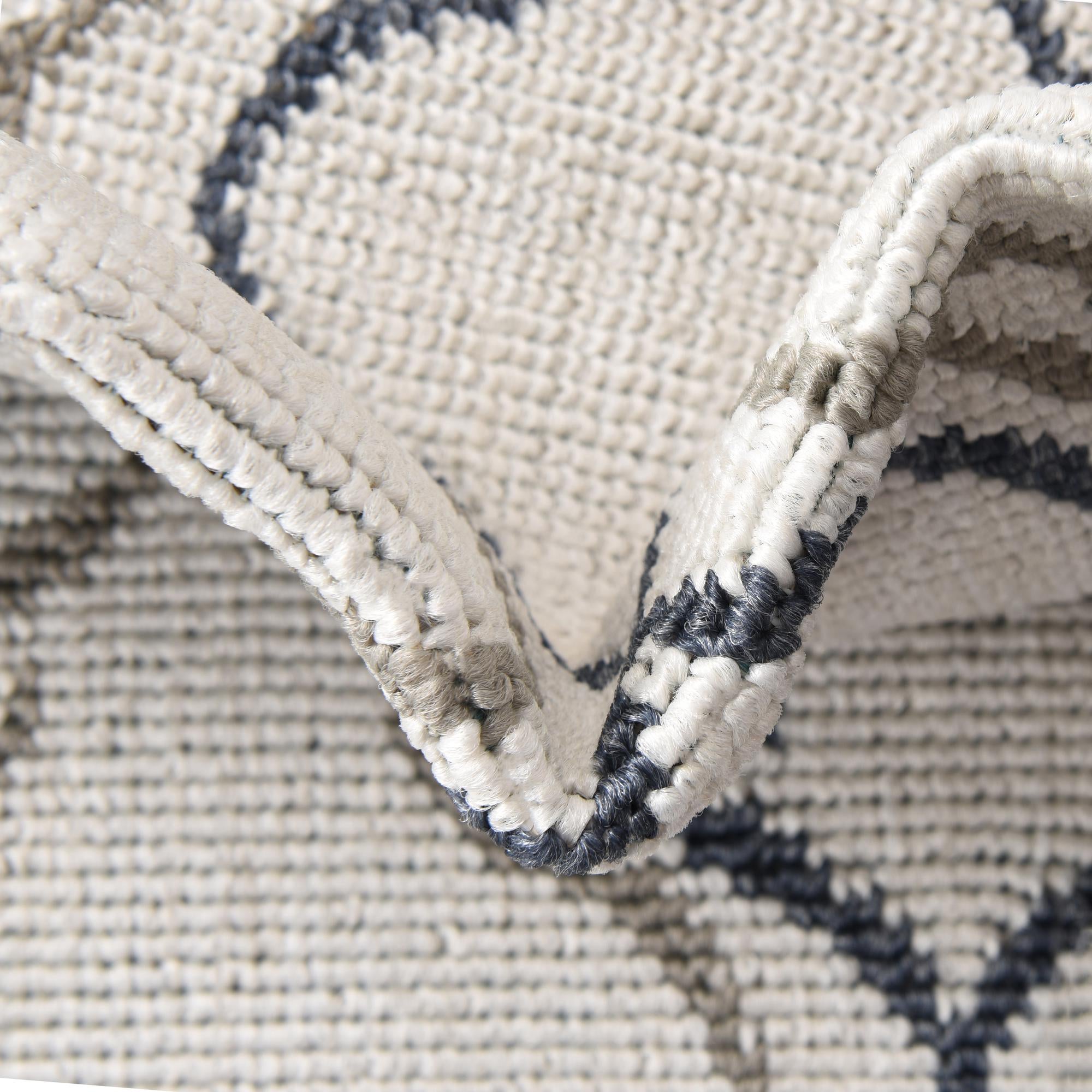 2' x 6' Easy-Clean Lattice Indoor / Outdoor Runner Rug