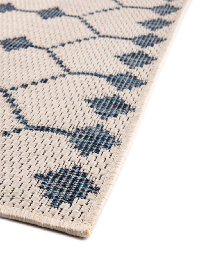 Detail image of 2' x 6' Washable Lattice Indoor / Outdoor Runner Rug