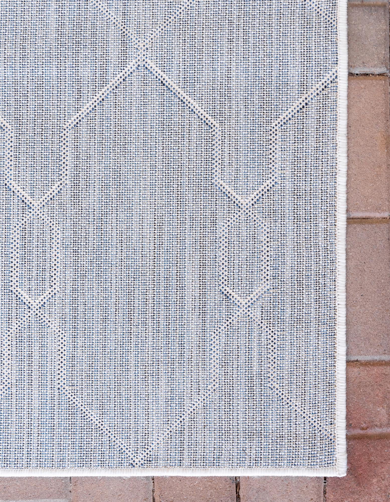 2' x 6' Easy-Clean Trellis Indoor / Outdoor Runner Rug