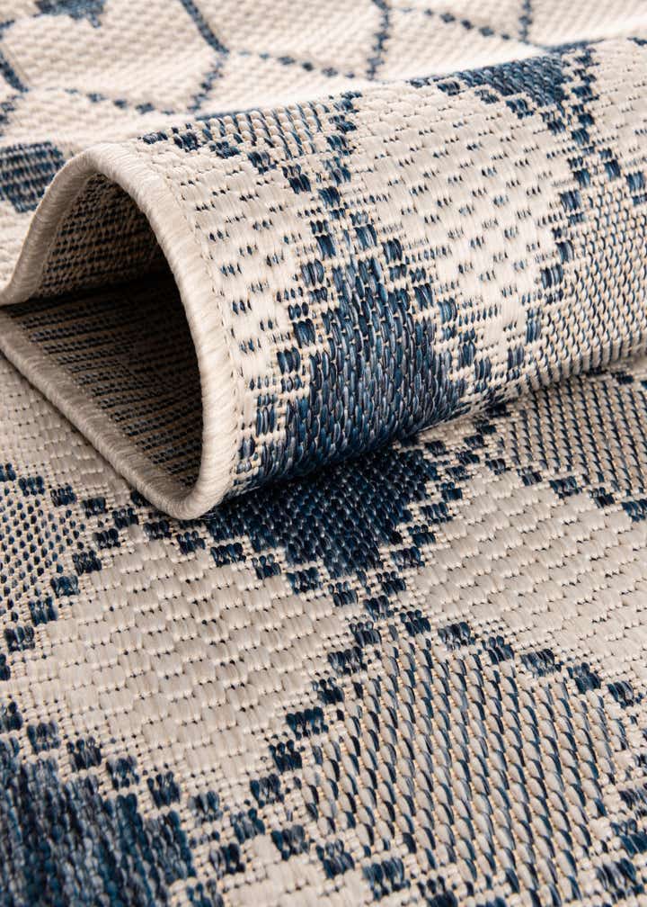 2' x 6' Easy-Clean Trellis Indoor / Outdoor Runner Rug