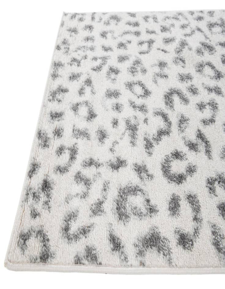Detail image of 2' 7 x 9' 10 Safari Runner Rug