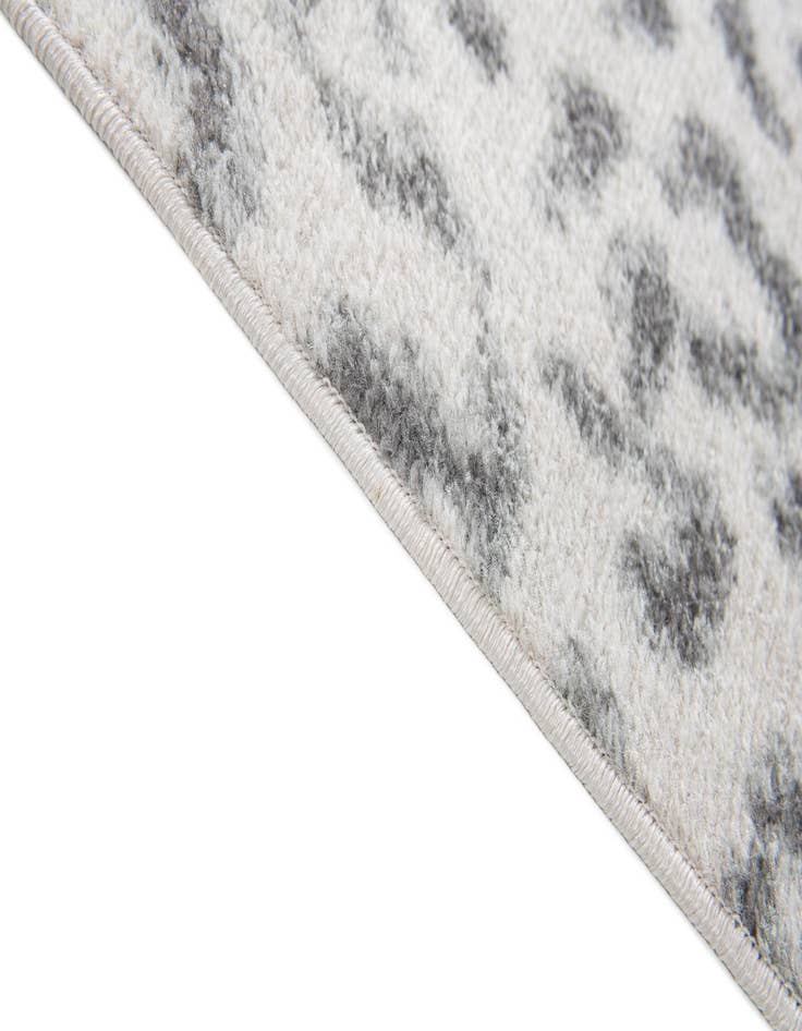 Detail image of 2' 7 x 9' 10 Safari Runner Rug