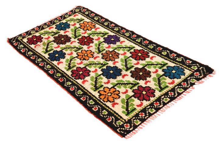 Detail image of 2' 3 x 4' 6 Hand Knotted Shiraz Persian Wool Runner Rug