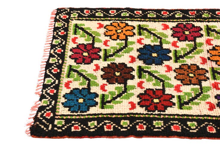 Detail image of 2' 3 x 4' 6 Hand Knotted Shiraz Persian Wool Runner Rug