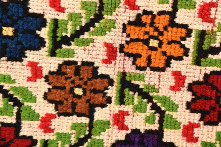 Detail image of 2' 3 x 4' 6 Hand Knotted Shiraz Persian Wool Runner Rug