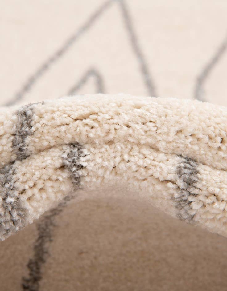 Detail image of 2' 7 x 10' Titania Runner Rug