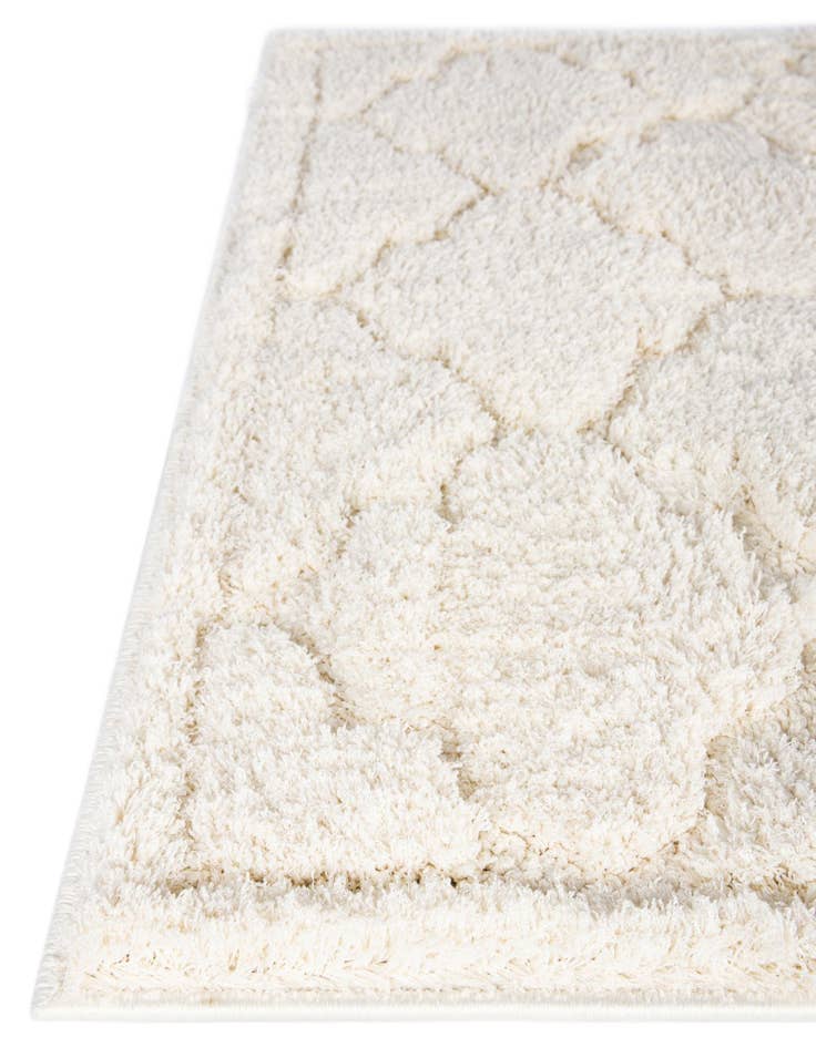 Detail image of 2' x 6' 9 Trellis Shag Runner Rug