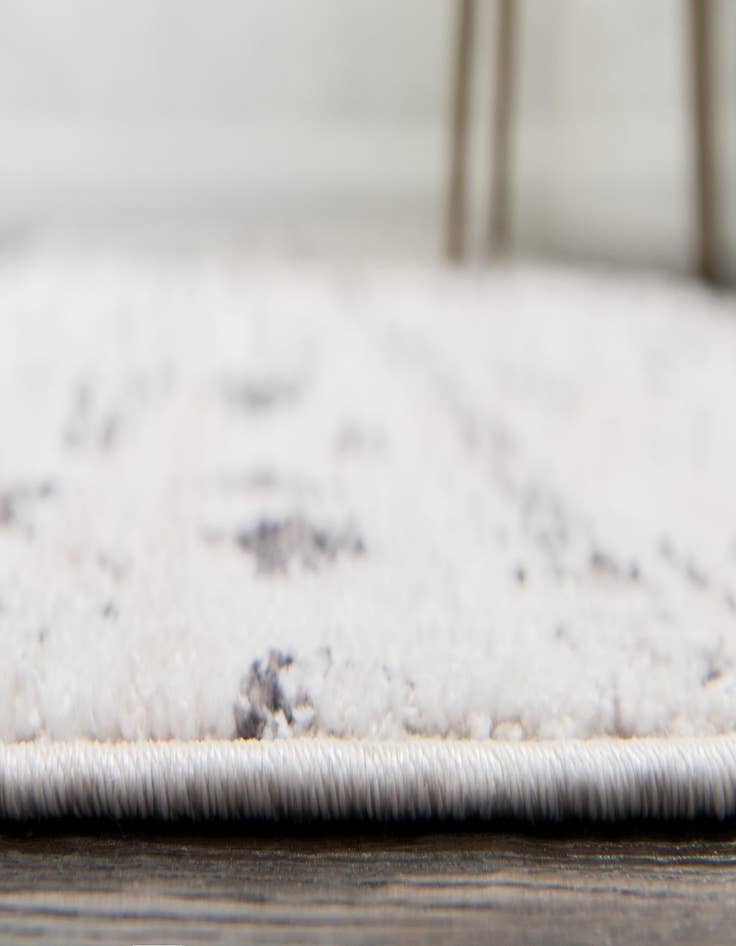 Detail image of 2' 7 x 8' 2 Vega Runner Rug