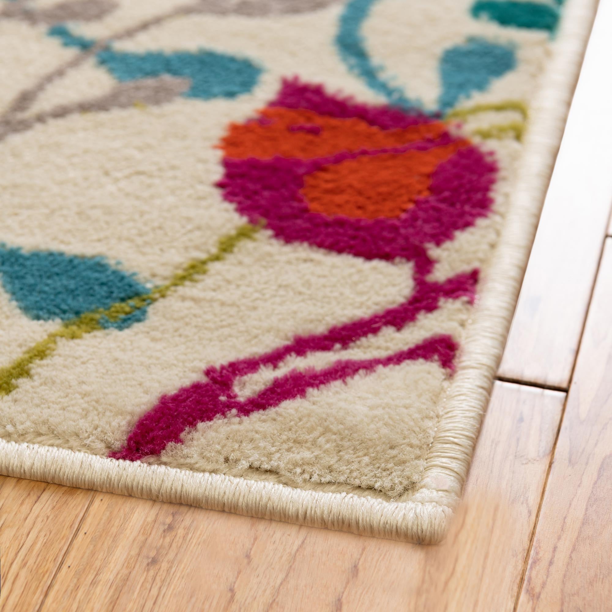7' 10 x 7' 10 Azalea Square Rug