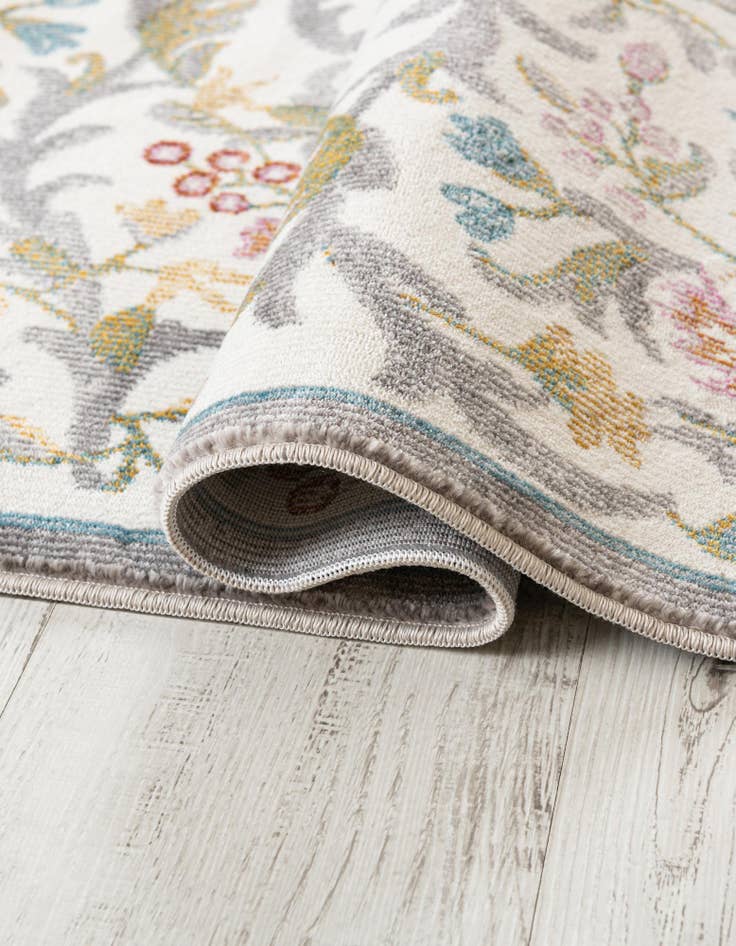 Detail image of 8' x 8' Blossom Square Rug