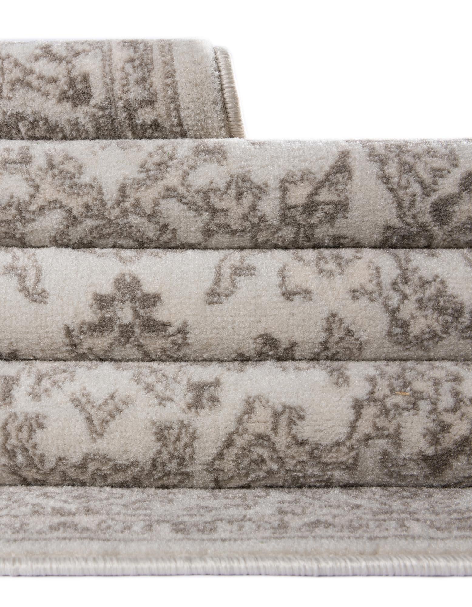 5' 3 x 5' 3 Charlotte Square Rug