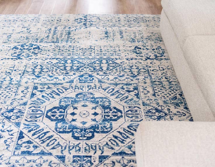 Detail image of 8' 4 x 8' 4 Heritage Square Rug