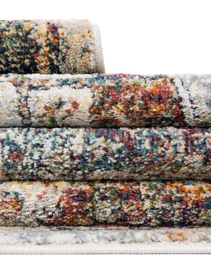 7' 10 x 7' 10 Isabella Square Rug