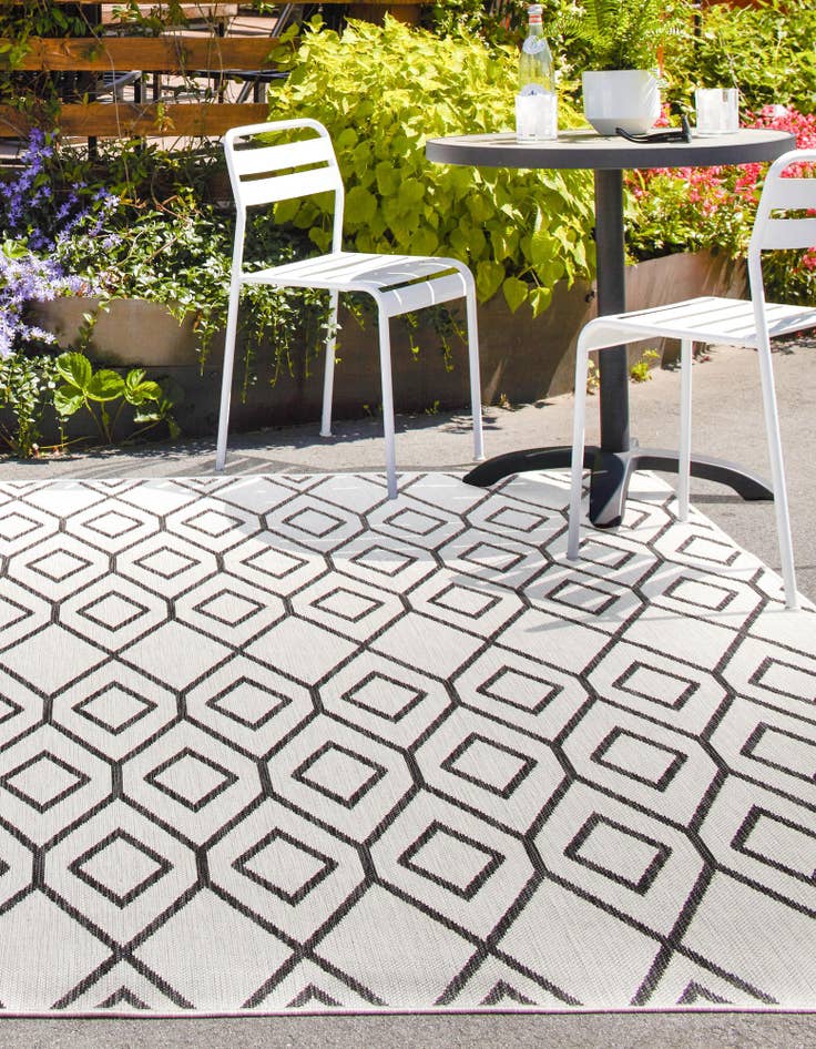 Detail image of 7' 10 x 7' 10 Easy-Clean Jill Zarin Turks and Caicos Indoor / Outdoor Square Rug