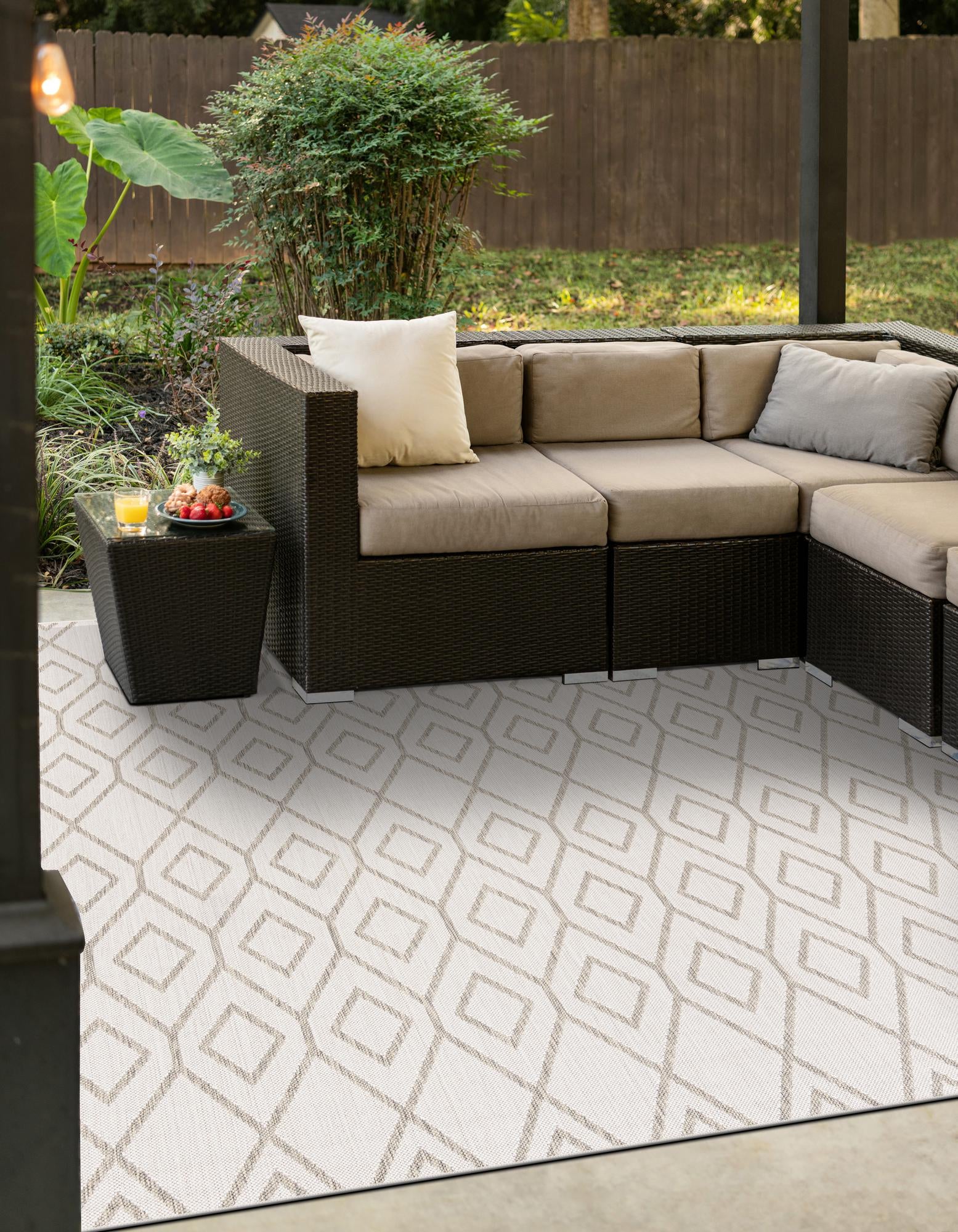 7' 10 x 7' 10 Easy-Clean Jill Zarin Indoor / Outdoor Square Rug
