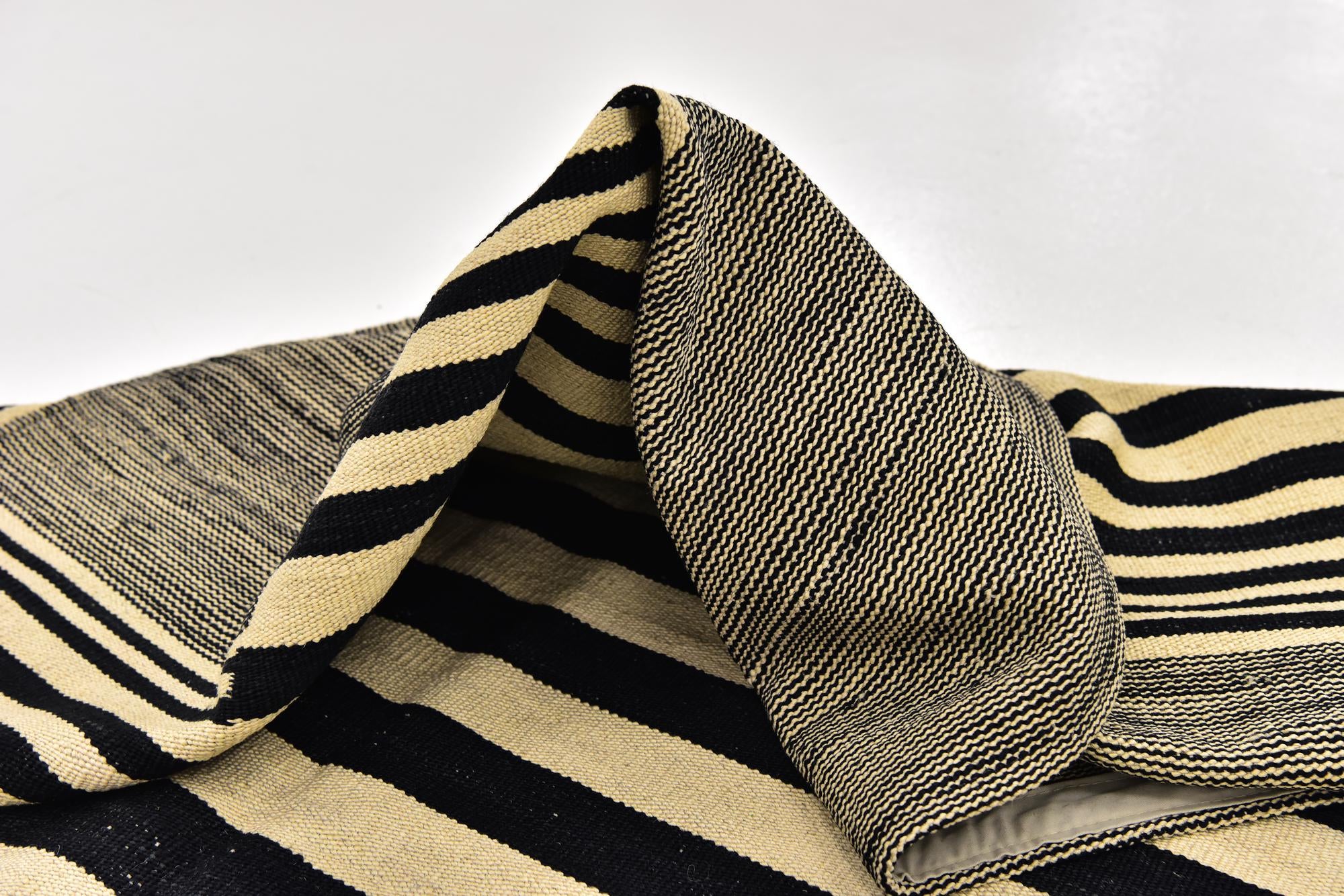 6' x 7' 8 Hand Woven Kilim Modern Wool Square Rug