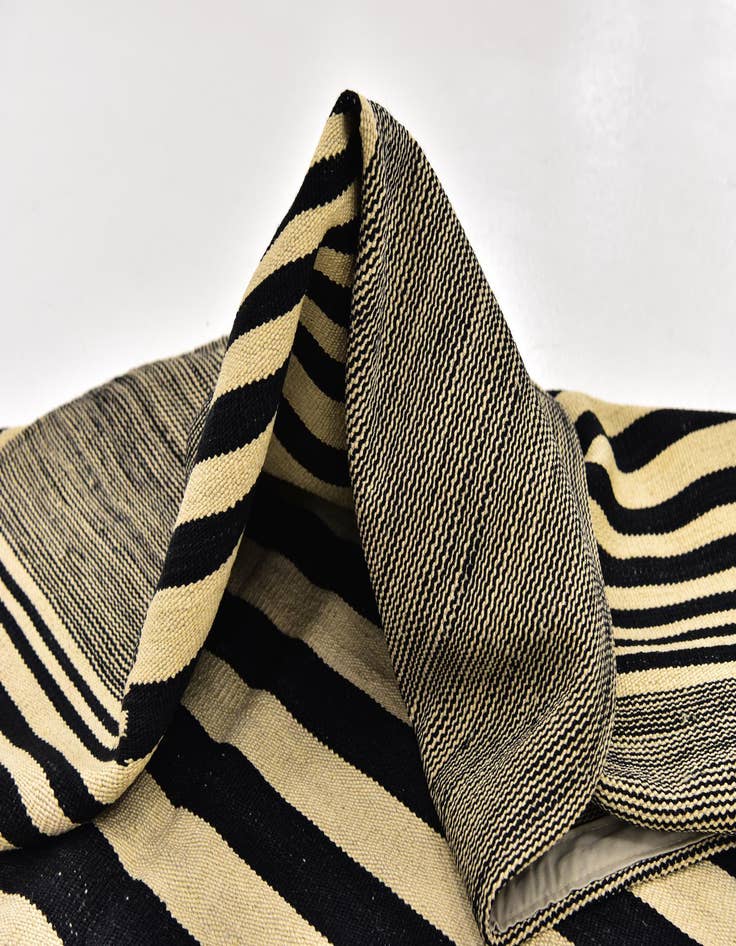 Detail image of 6' x 7' 8  Hand Woven Kilim Modern Wool Square Rug