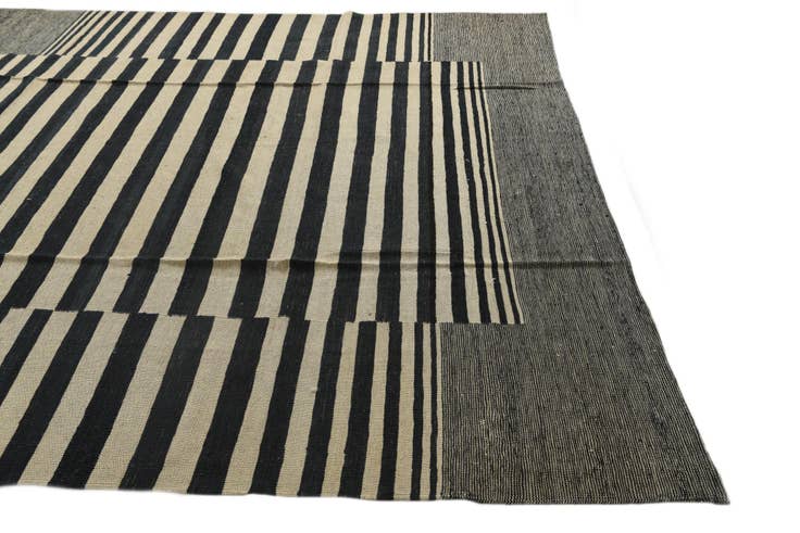 Detail image of 8' 9 x 9' 6 Hand Woven Kilim Modern Wool Square Rug