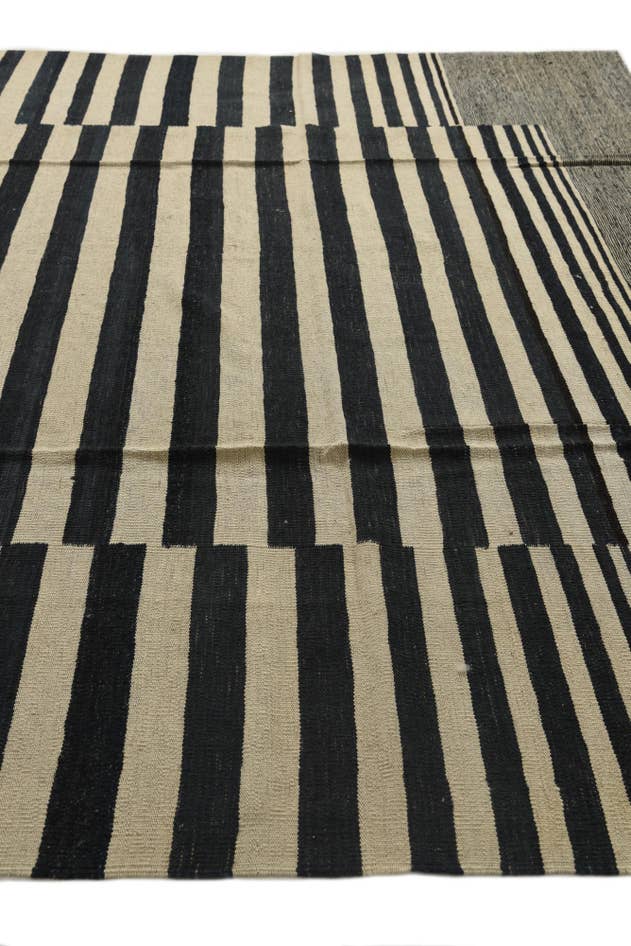 Detail image of 8' 9 x 9' 6 Hand Woven Kilim Modern Wool Square Rug