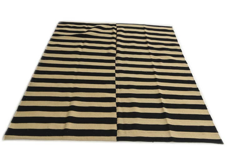Detail image of 5' 4 x 6' 6 Hand Woven Kilim Modern Wool Square Rug