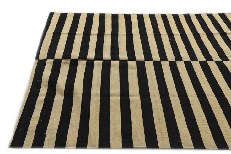 Detail image of 5' 4 x 6' 6 Hand Woven Kilim Modern Wool Square Rug