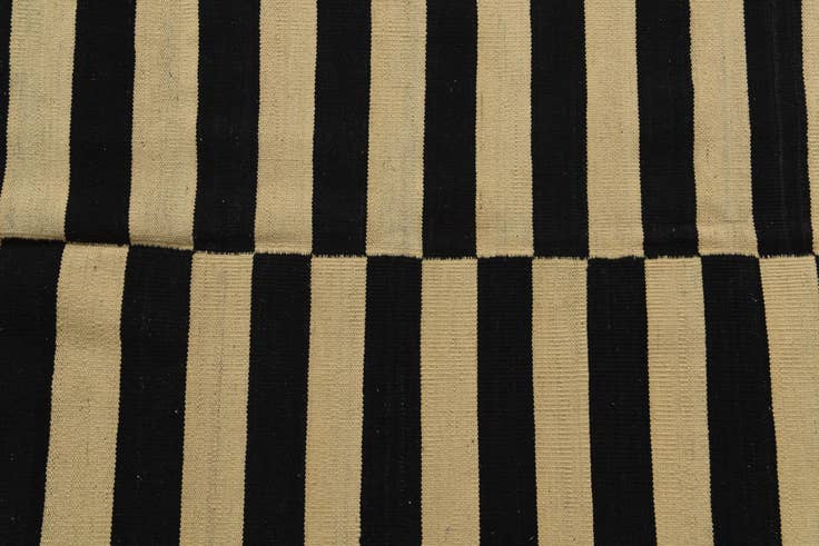 Detail image of 5' 4 x 6' 6 Hand Woven Kilim Modern Wool Square Rug