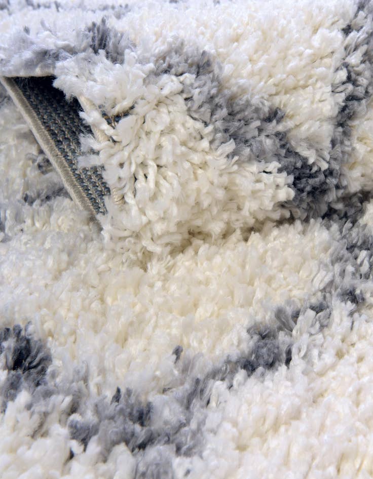 Detail image of 8' x 8' Lagom Shag Square Rug