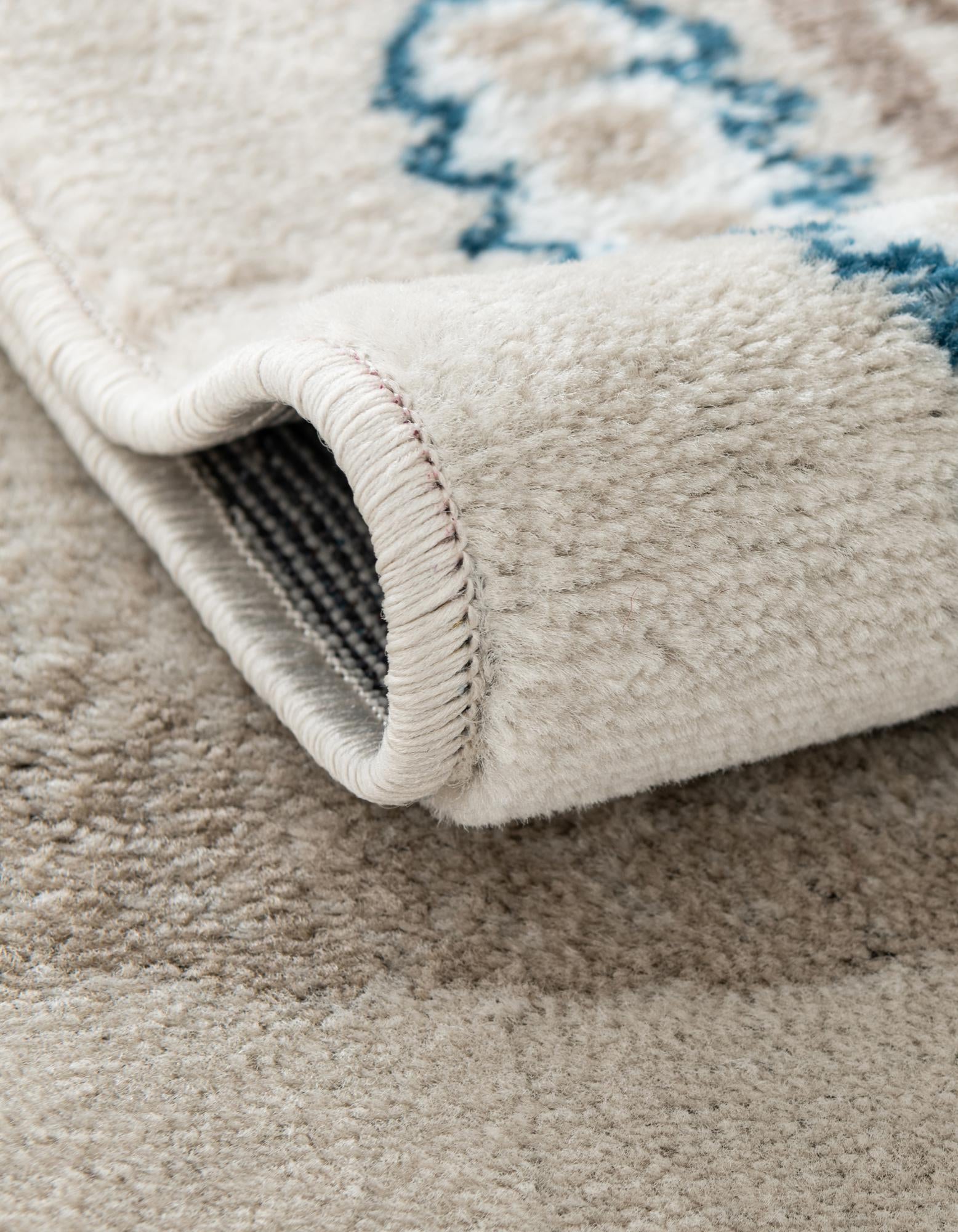 7' 10 x 7' 10 Laguna Square Rug