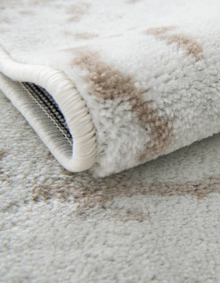 Detail image of 7' 10 x 7' 10 Laguna Square Rug