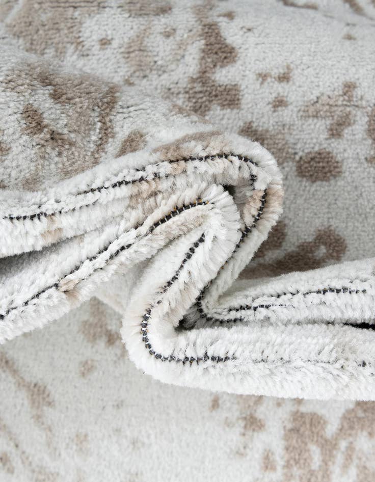 Detail image of 7' 10 x 7' 10 Laguna Square Rug