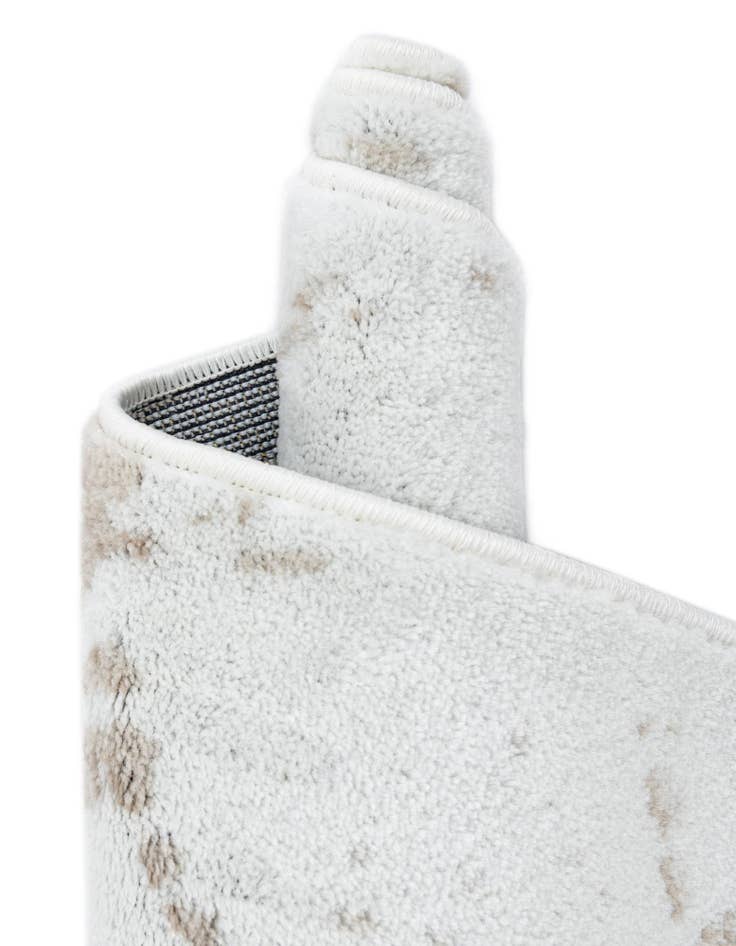 Detail image of 7' 10 x 7' 10 Laguna Square Rug