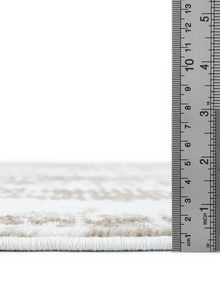 Detail image of 7' 10 x 7' 10 Laguna Square Rug