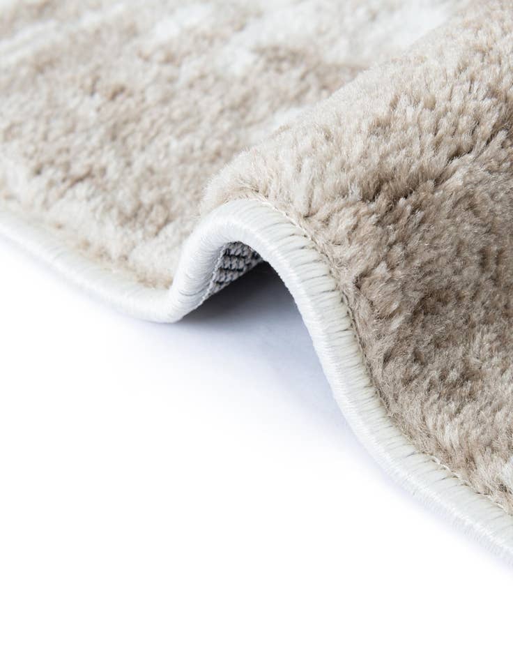 Detail image of 7' 10 x 7' 10 Laguna Square Rug