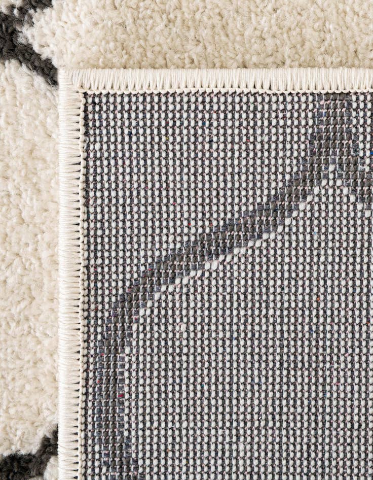 Detail image of 7' 10 x 7' 10 Lattice Frieze Square Rug