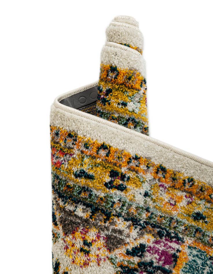 Detail image of 7' 10 x 7' 10 Madeline Square Rug