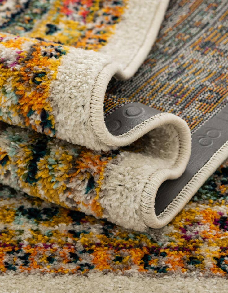 Detail image of 7' 10 x 7' 10 Madeline Square Rug