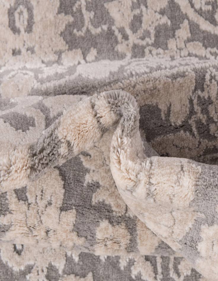 Detail image of 6' 7 x 6' 7 Modern Classical Square Rug