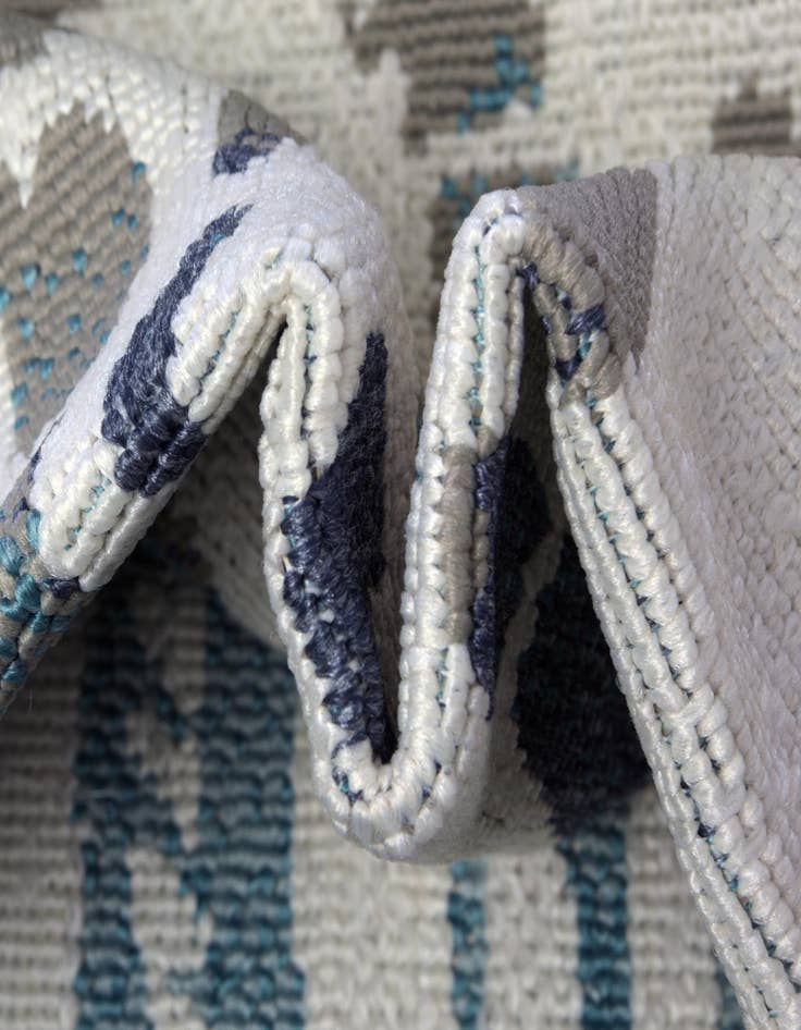 Detail image of 7' 10 x 7' 10 Easy-Clean Coastal Indoor / Outdoor Square Rug
