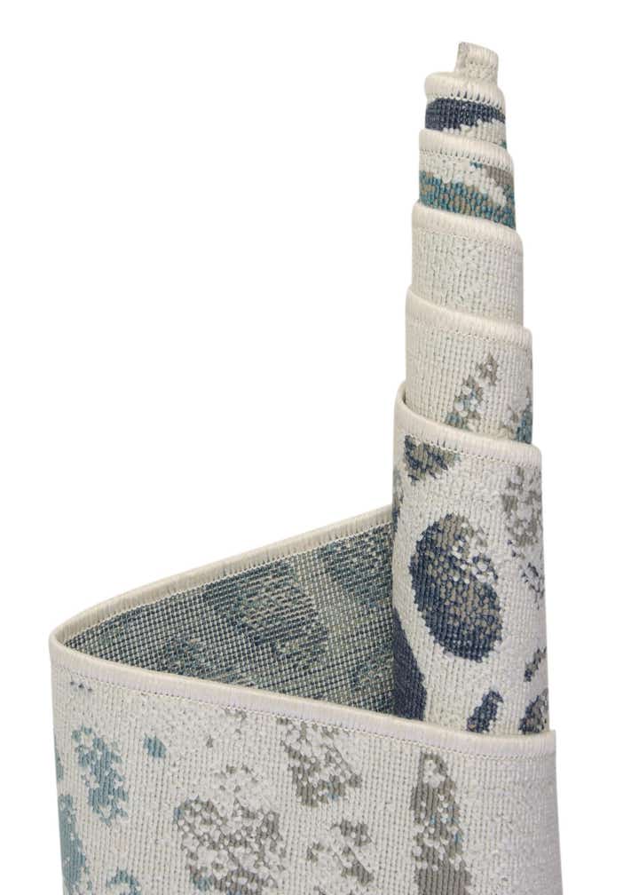7' 10 x 7' 10 Easy-Clean Coastal Indoor / Outdoor Square Rug